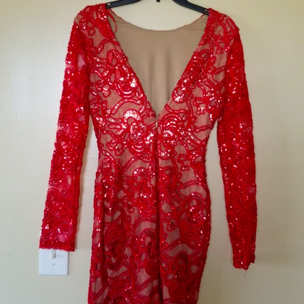 Red/nude sequin homecoming dress size M
NEW WITH TAG